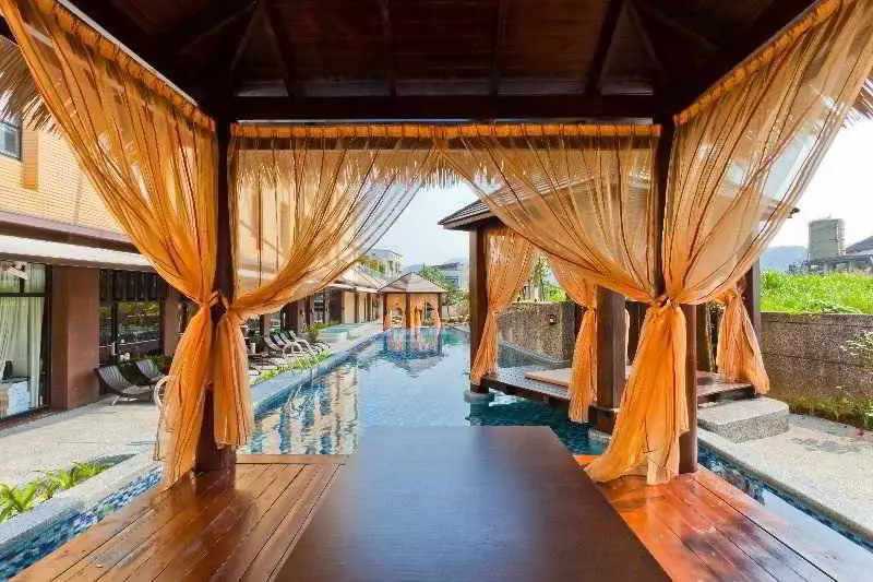 هتل The Loft Seaside Suites