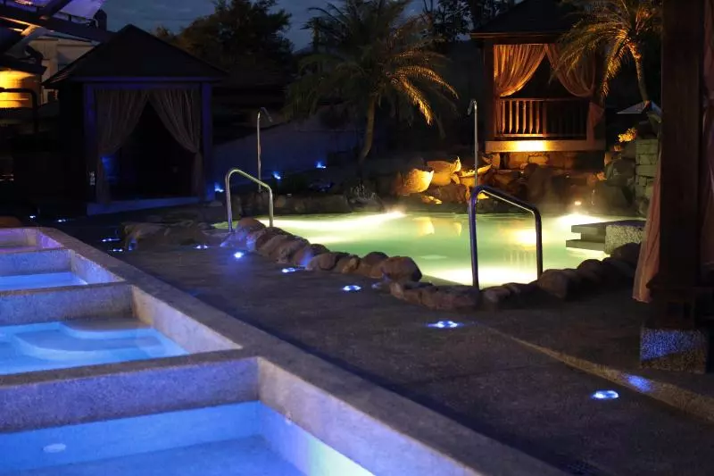 هتل The Loft Seaside Suites