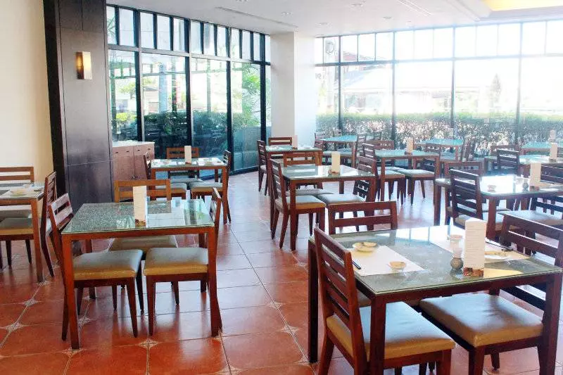 هتل The Loft Seaside Suites