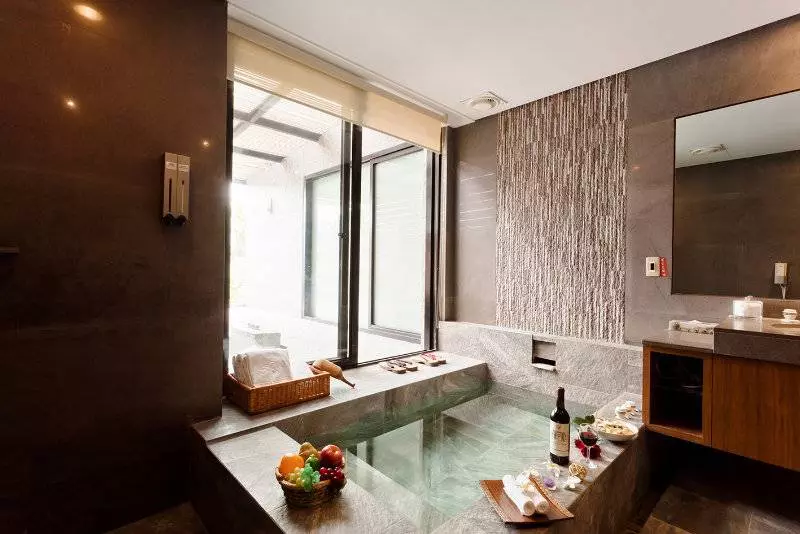 هتل The Loft Seaside Suites