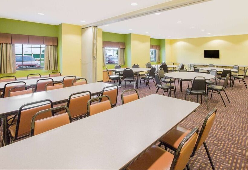 Microtel Inn & Suites By Wyndham Delphos