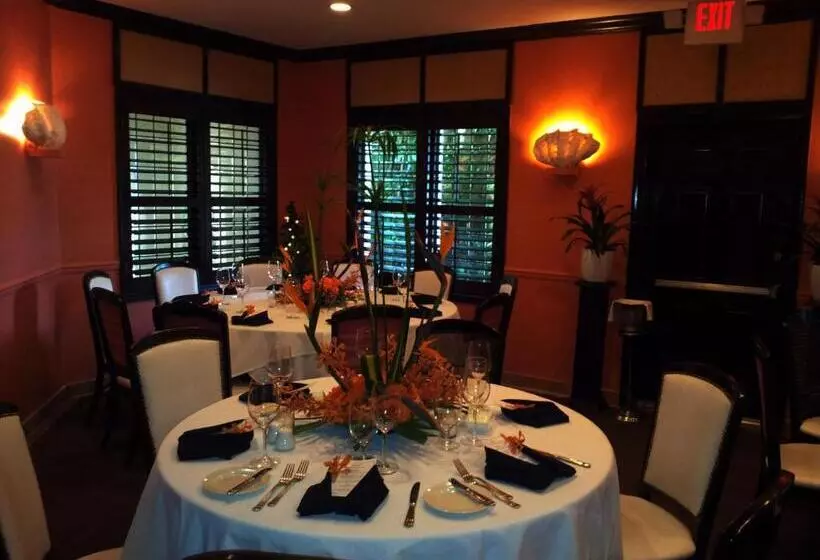 The Caribbean Court Boutique