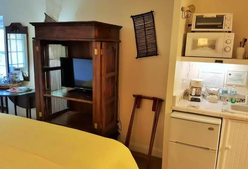 The Caribbean Court Boutique