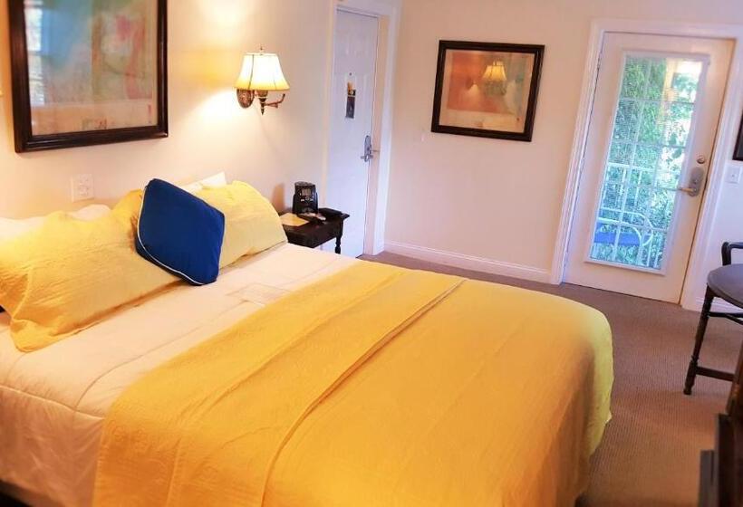 The Caribbean Court Boutique