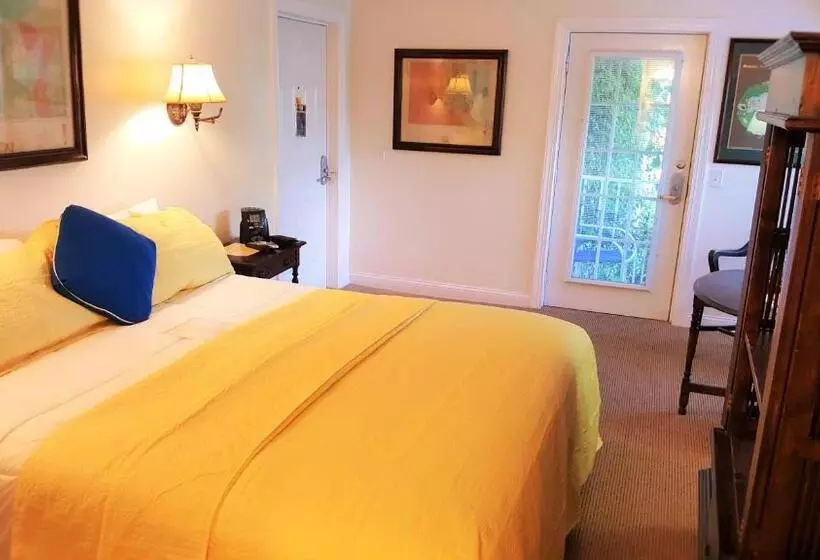 The Caribbean Court Boutique