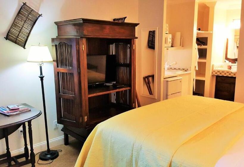 The Caribbean Court Boutique