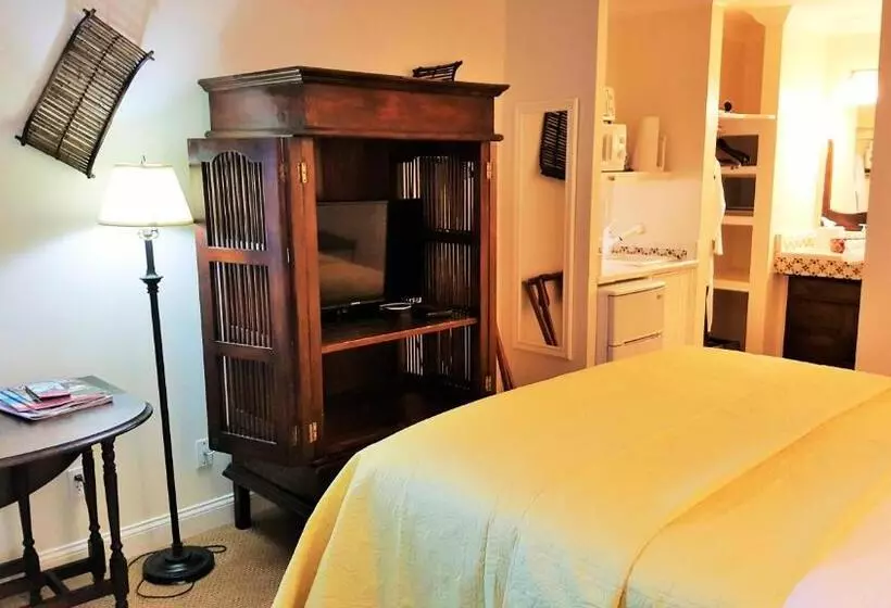 The Caribbean Court Boutique