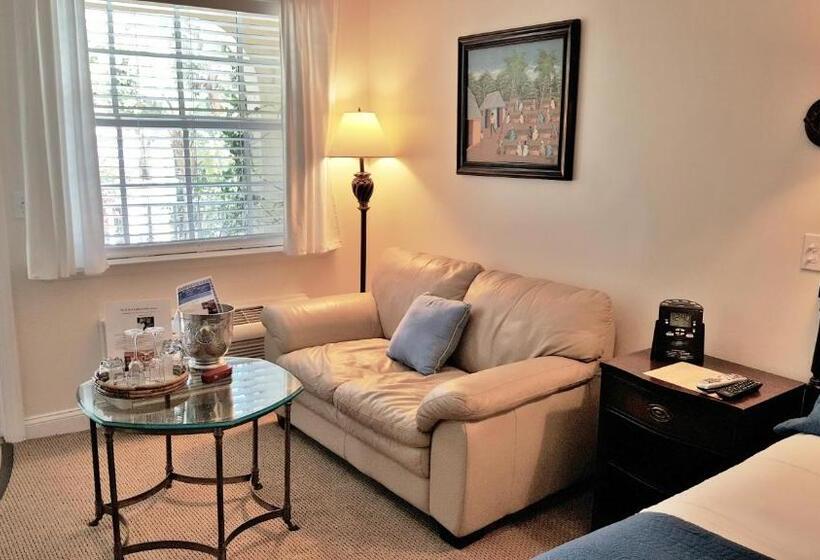 The Caribbean Court Boutique