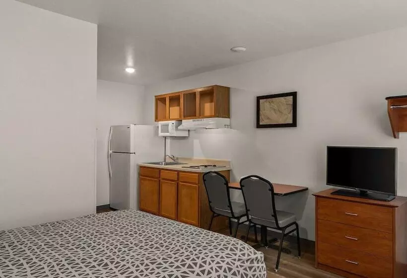 Woodspring Suites Evansville