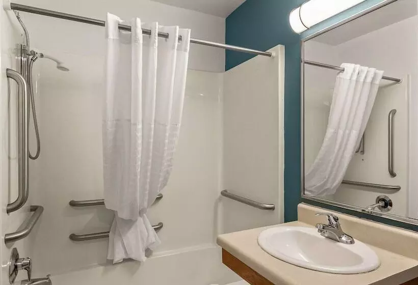 Woodspring Suites Evansville