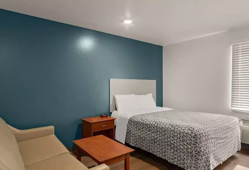 Woodspring Suites Evansville