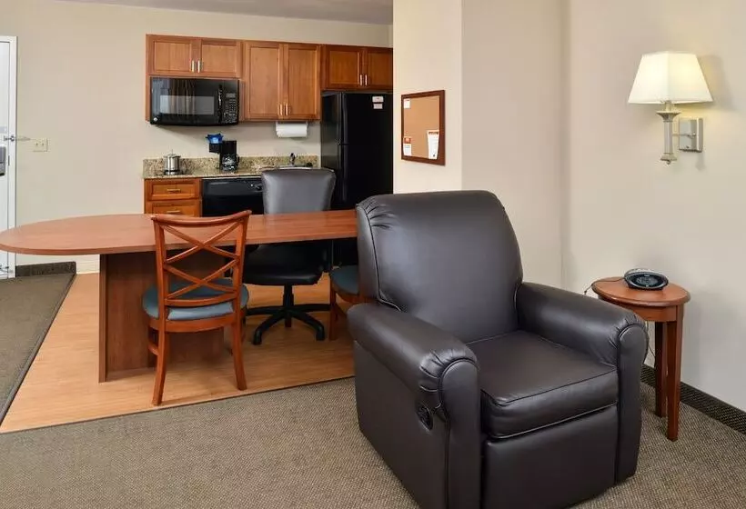 Отель Candlewood Suites Chambersburg, An Ihg