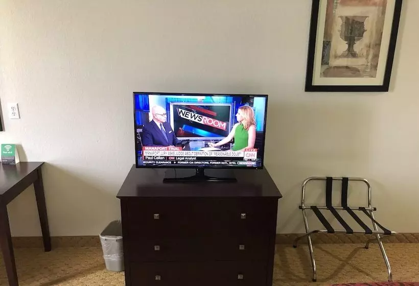 호텔 Days Inn & Suites By Wyndham Conroe North