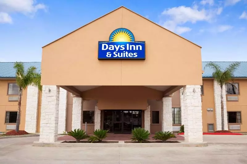 호텔 Days Inn & Suites By Wyndham Conroe North