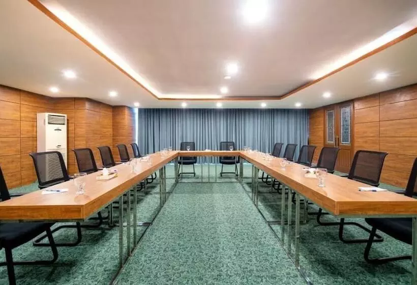 ホテル One Gulberg, Lahore