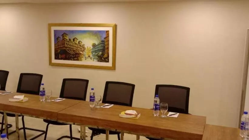 ホテル One Gulberg, Lahore