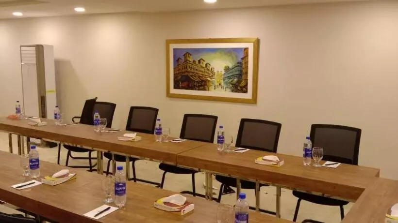 ホテル One Gulberg, Lahore