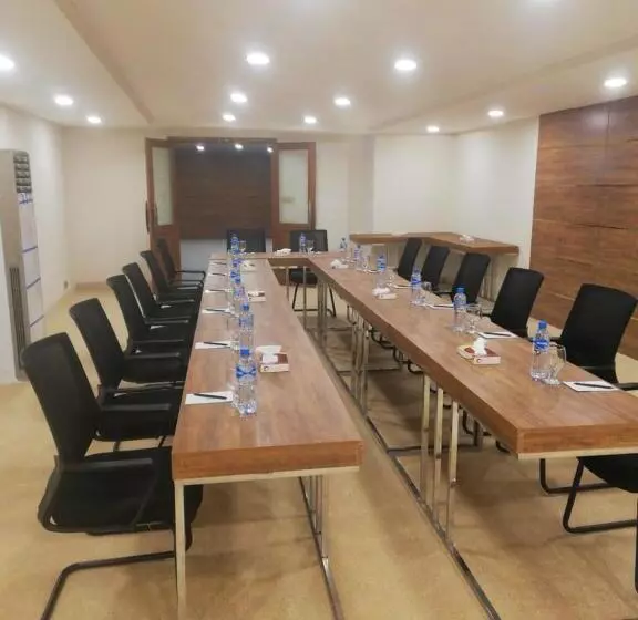 ホテル One Gulberg, Lahore