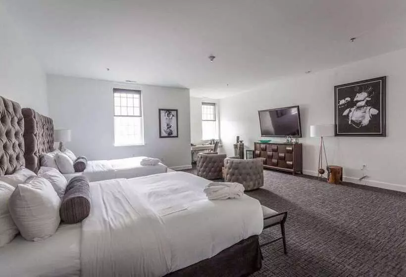 Отель The Delafield