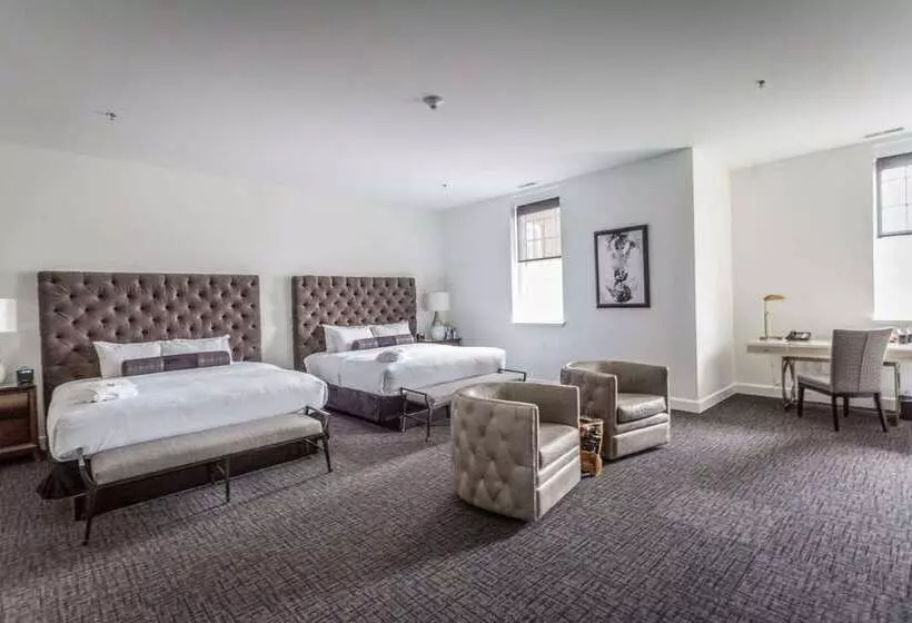 Отель The Delafield