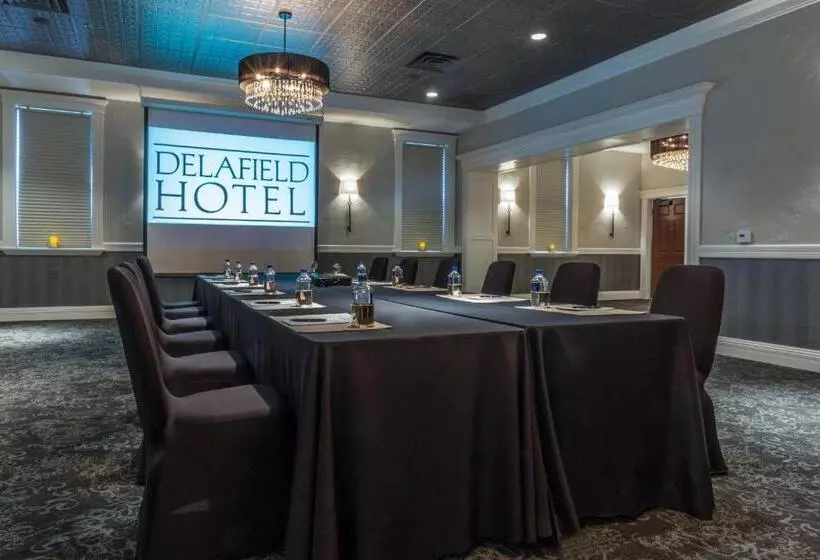 Отель The Delafield