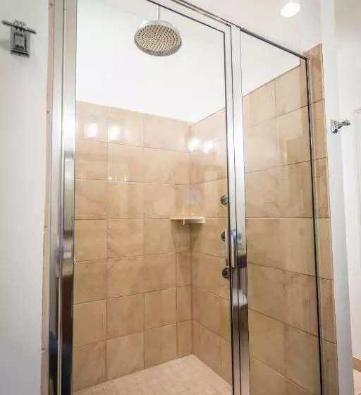 Отель The Delafield