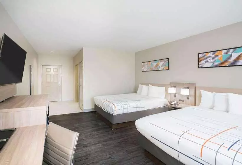 La Quinta By Wyndham Montgomery