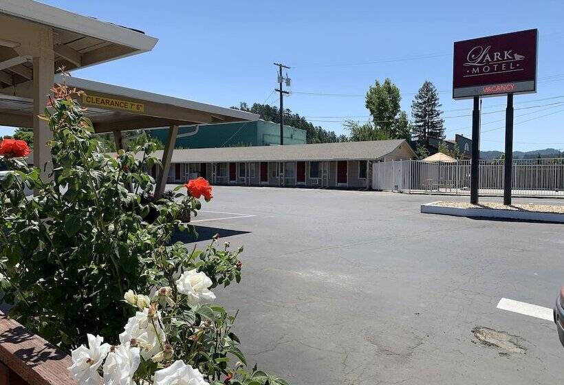 Lark Motel Willits