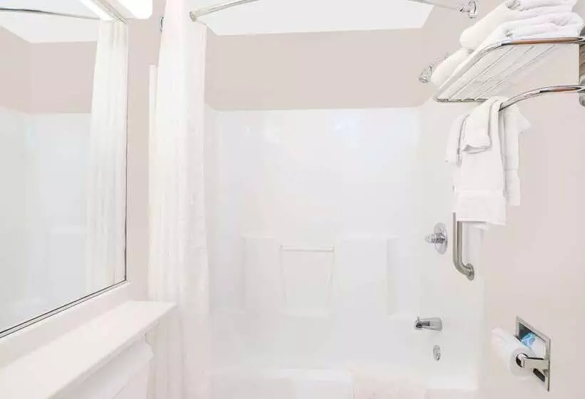 Microtel Inn & Suites By Wyndham Colfax