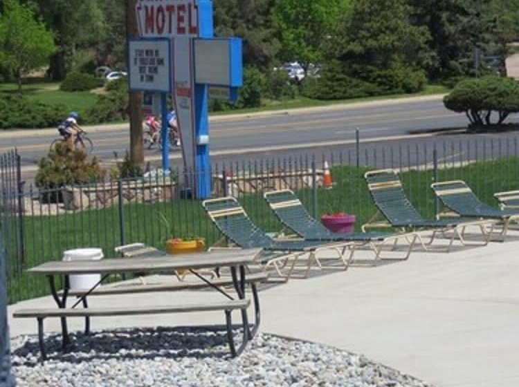 Silver Saddle Motel