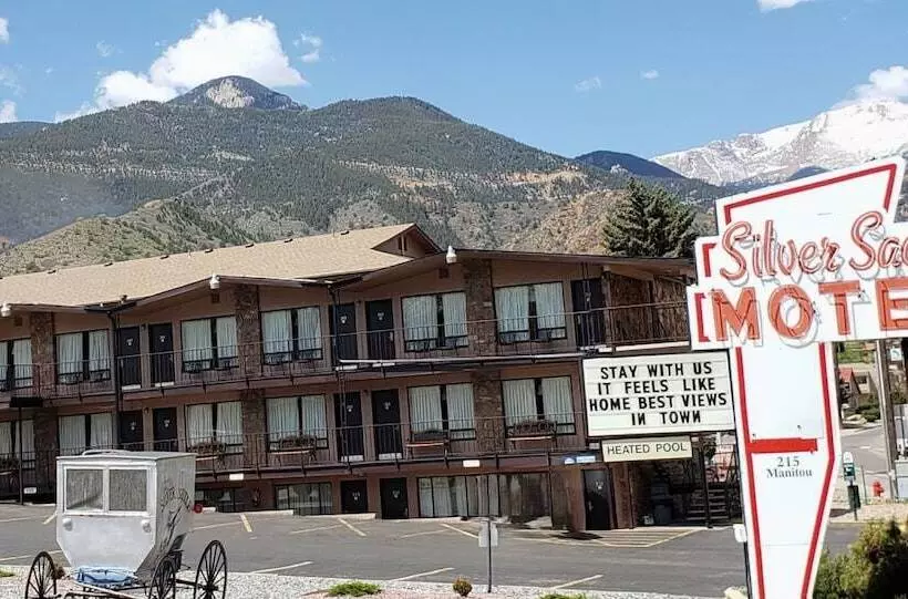 Silver Saddle Motel