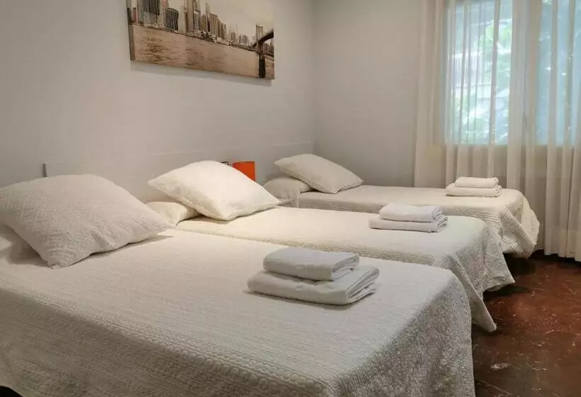 Хостел Barcelona City Street