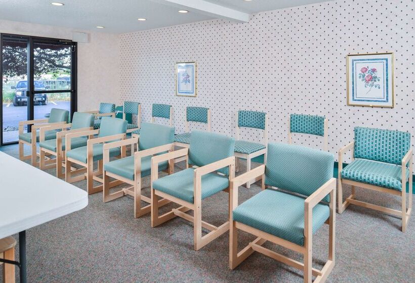 Отель Americas Best Value Inn & Suites Bluffton