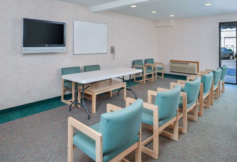 Отель Americas Best Value Inn & Suites Bluffton