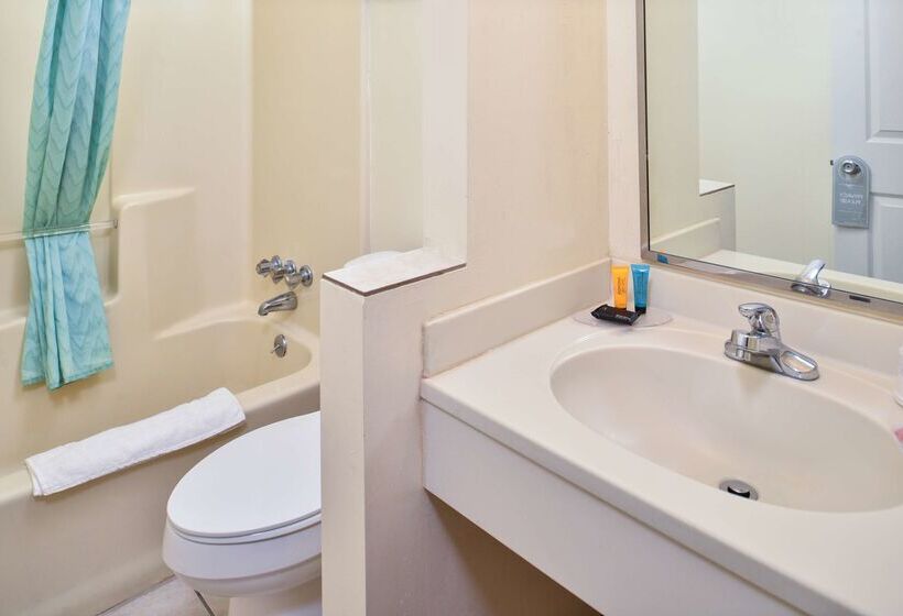 Отель Americas Best Value Inn & Suites Bluffton