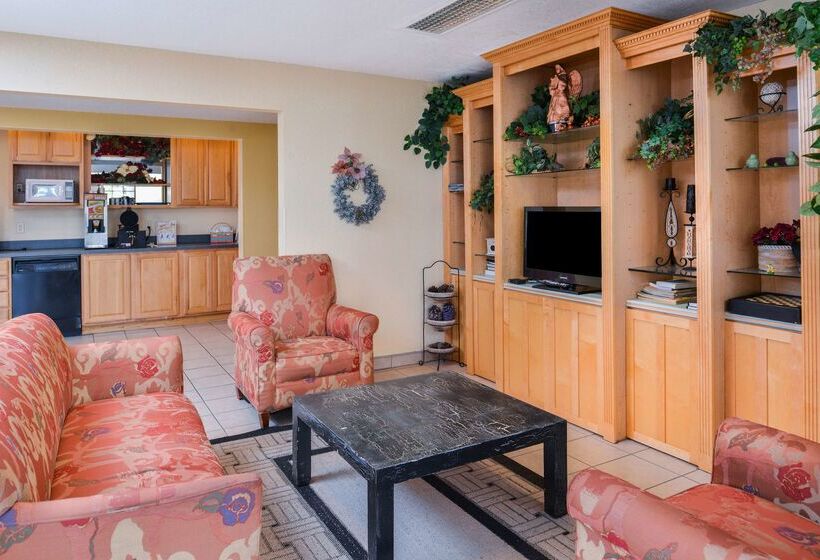 Отель Americas Best Value Inn & Suites Bluffton