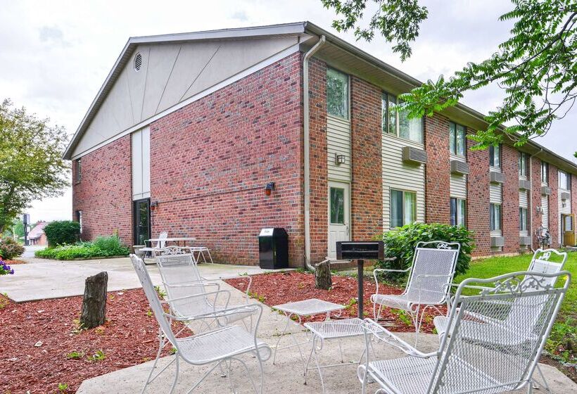 Отель Americas Best Value Inn & Suites Bluffton