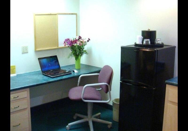 Отель Americas Best Value Inn & Suites Bluffton