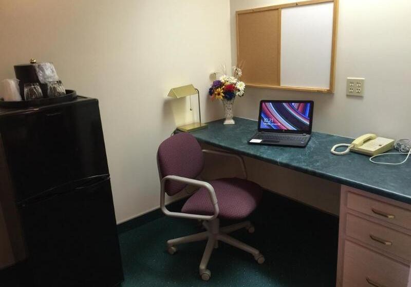 Отель Americas Best Value Inn & Suites Bluffton