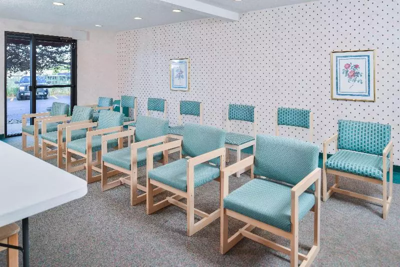 Отель Americas Best Value Inn & Suites Bluffton