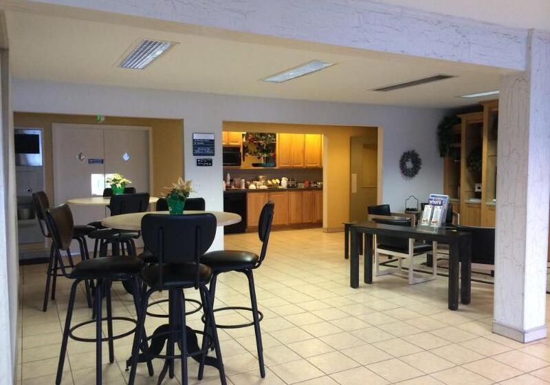 Отель Americas Best Value Inn & Suites Bluffton