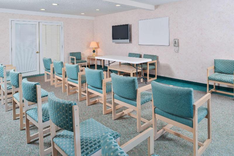 Отель Americas Best Value Inn & Suites Bluffton