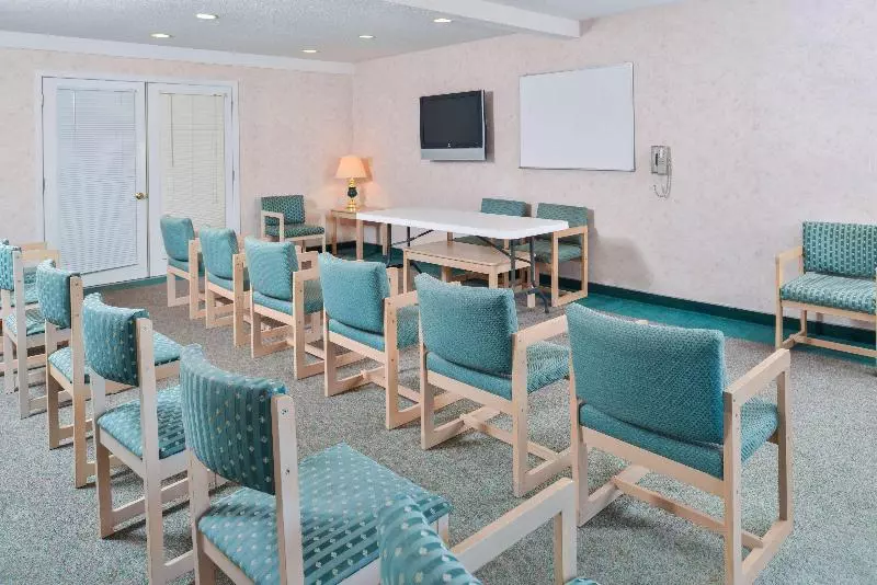 Отель Americas Best Value Inn & Suites Bluffton