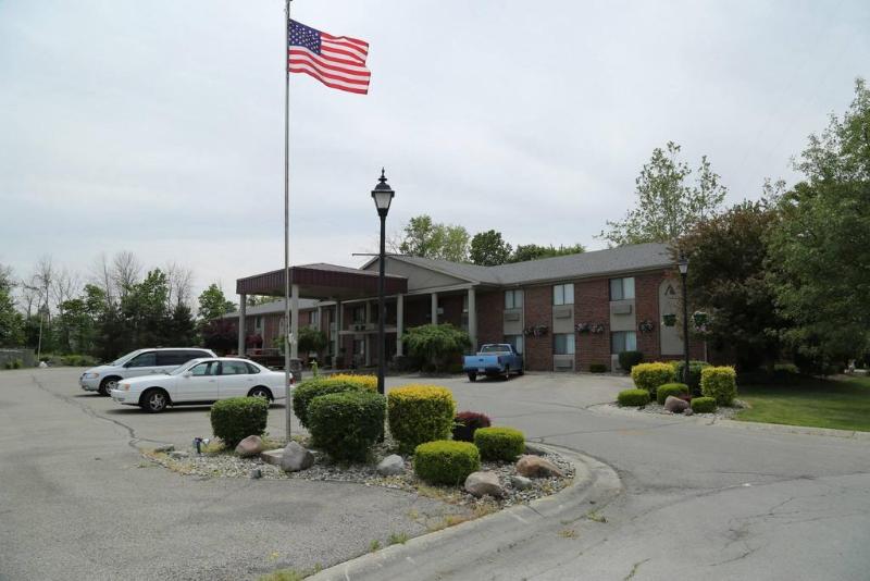 Отель Americas Best Value Inn & Suites Bluffton