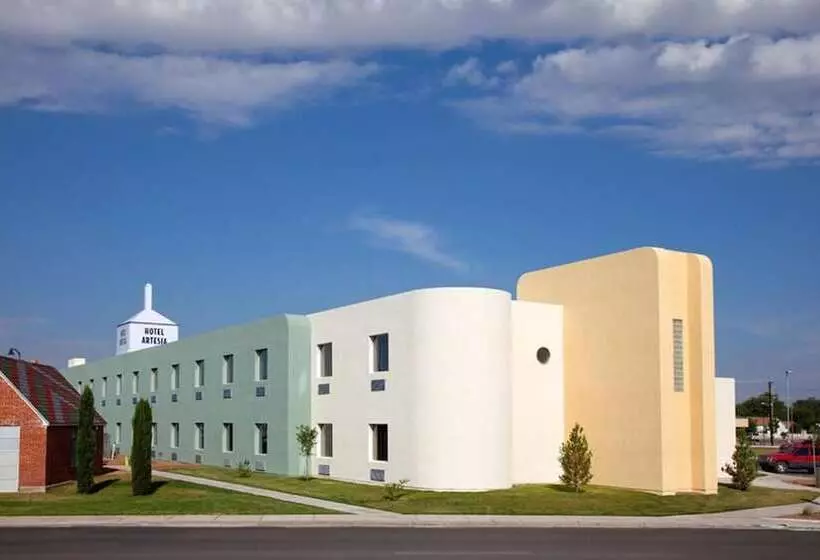 Отель Spark By Hilton Artesia