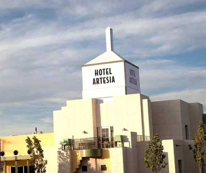 Отель Spark By Hilton Artesia