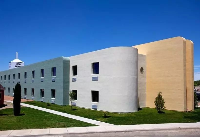 Отель Spark By Hilton Artesia