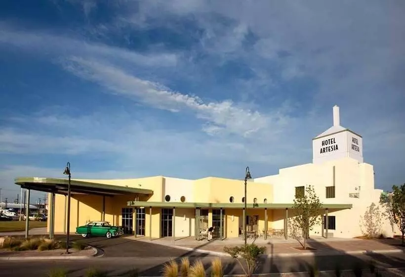 Отель Spark By Hilton Artesia