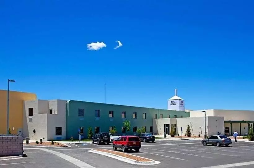 Отель Spark By Hilton Artesia