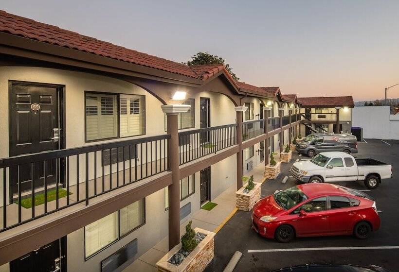 فندق Bayhill Inn